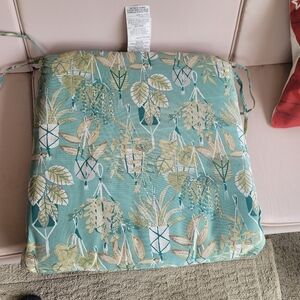 1 Single Hampton Bay Floral Green Cushion Cover